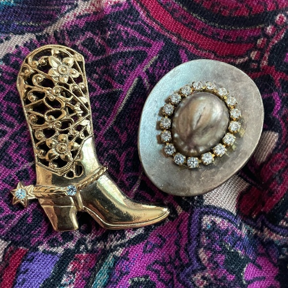 Jewelry - Darling cowboy hat and cowboy boot brooches.